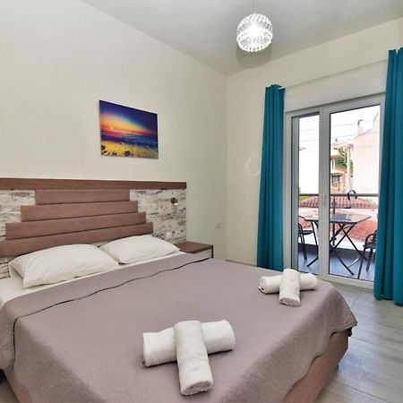 Apartments Miki Полихроно Екстериор снимка
