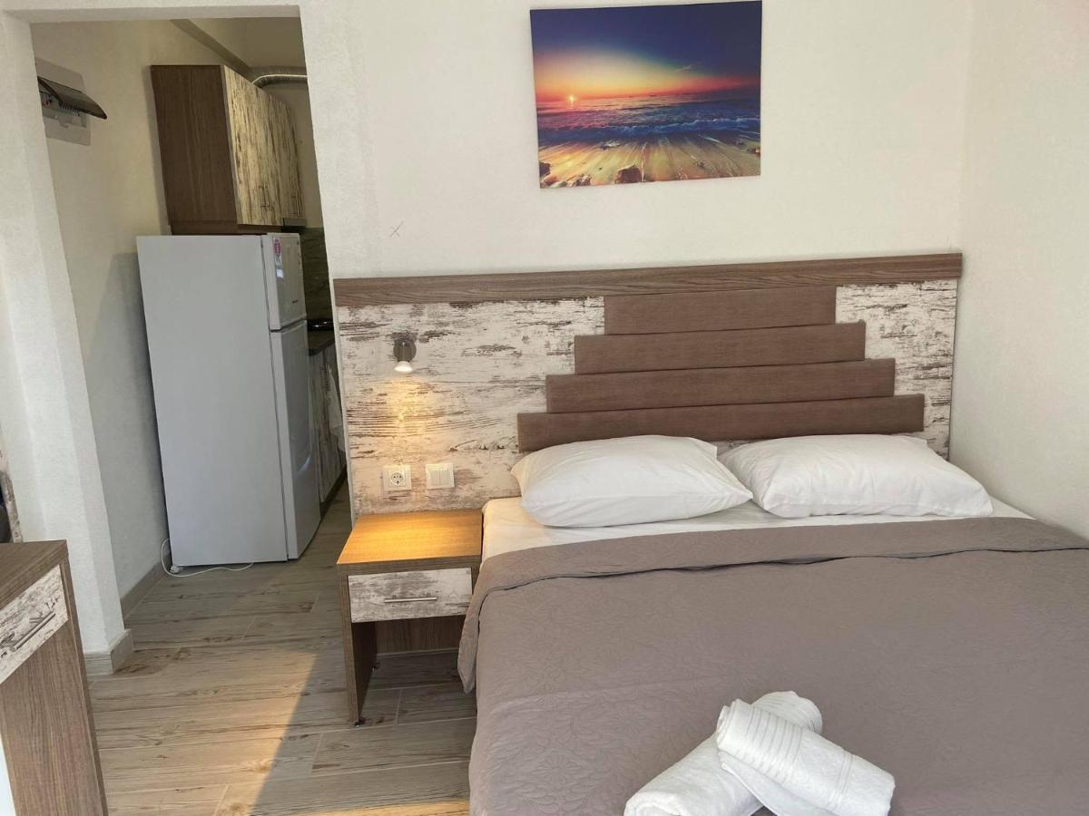 Apartments Miki Полихроно Екстериор снимка