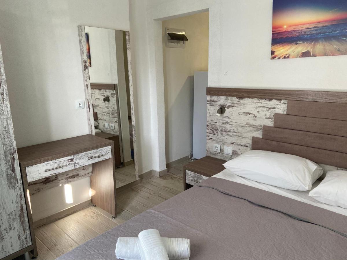 Apartments Miki Полихроно Екстериор снимка