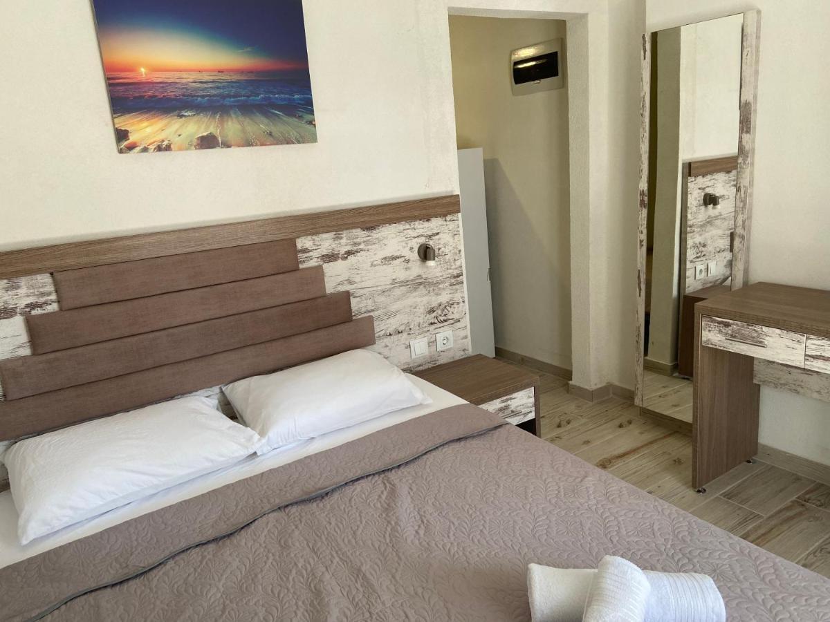 Apartments Miki Полихроно Екстериор снимка