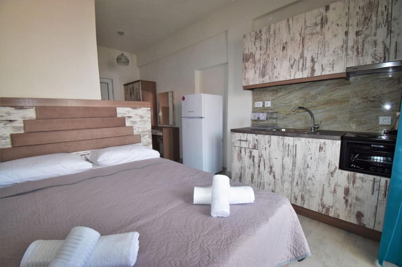 Apartments Miki Полихроно Екстериор снимка