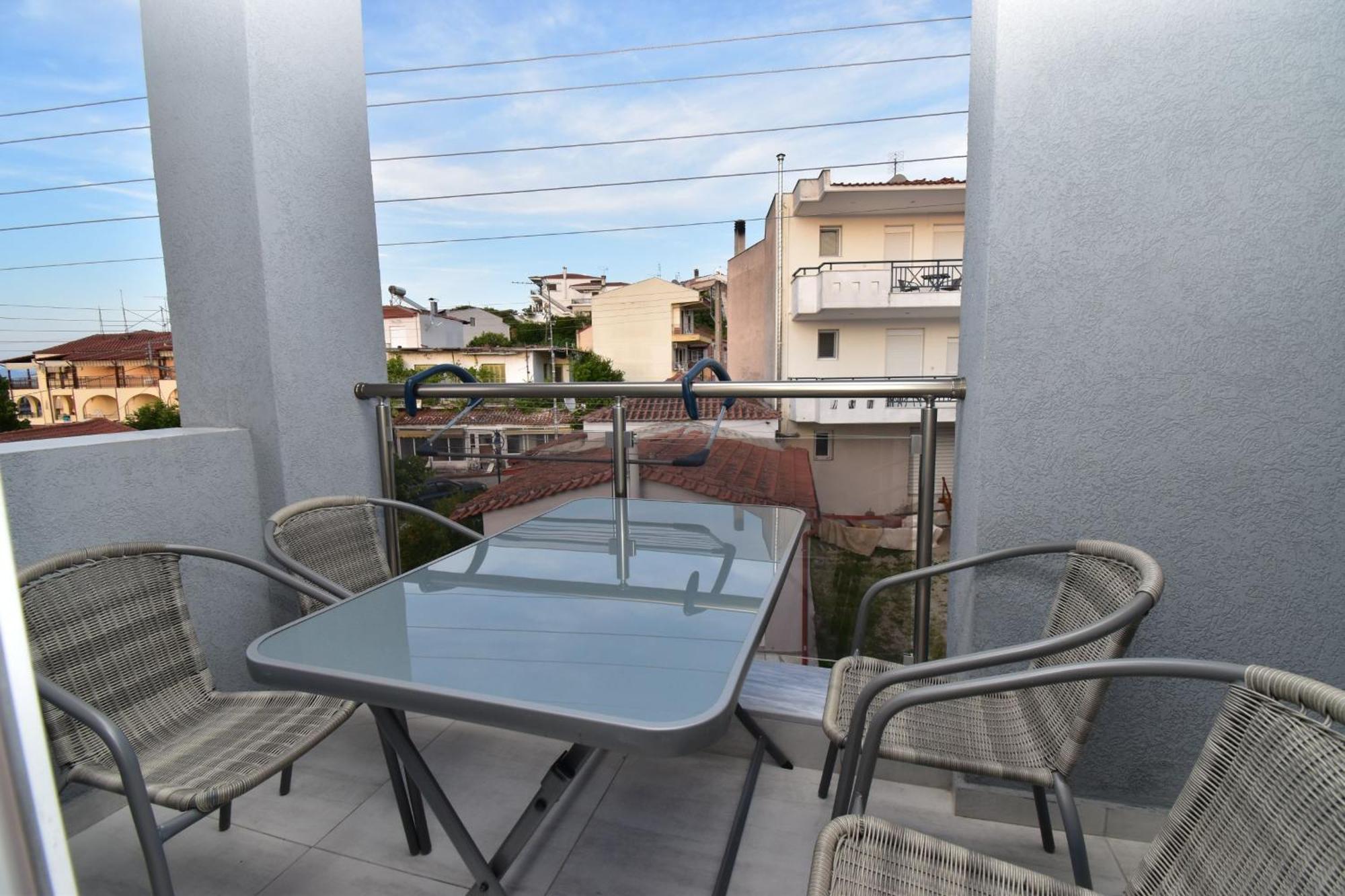 Apartments Miki Полихроно Екстериор снимка