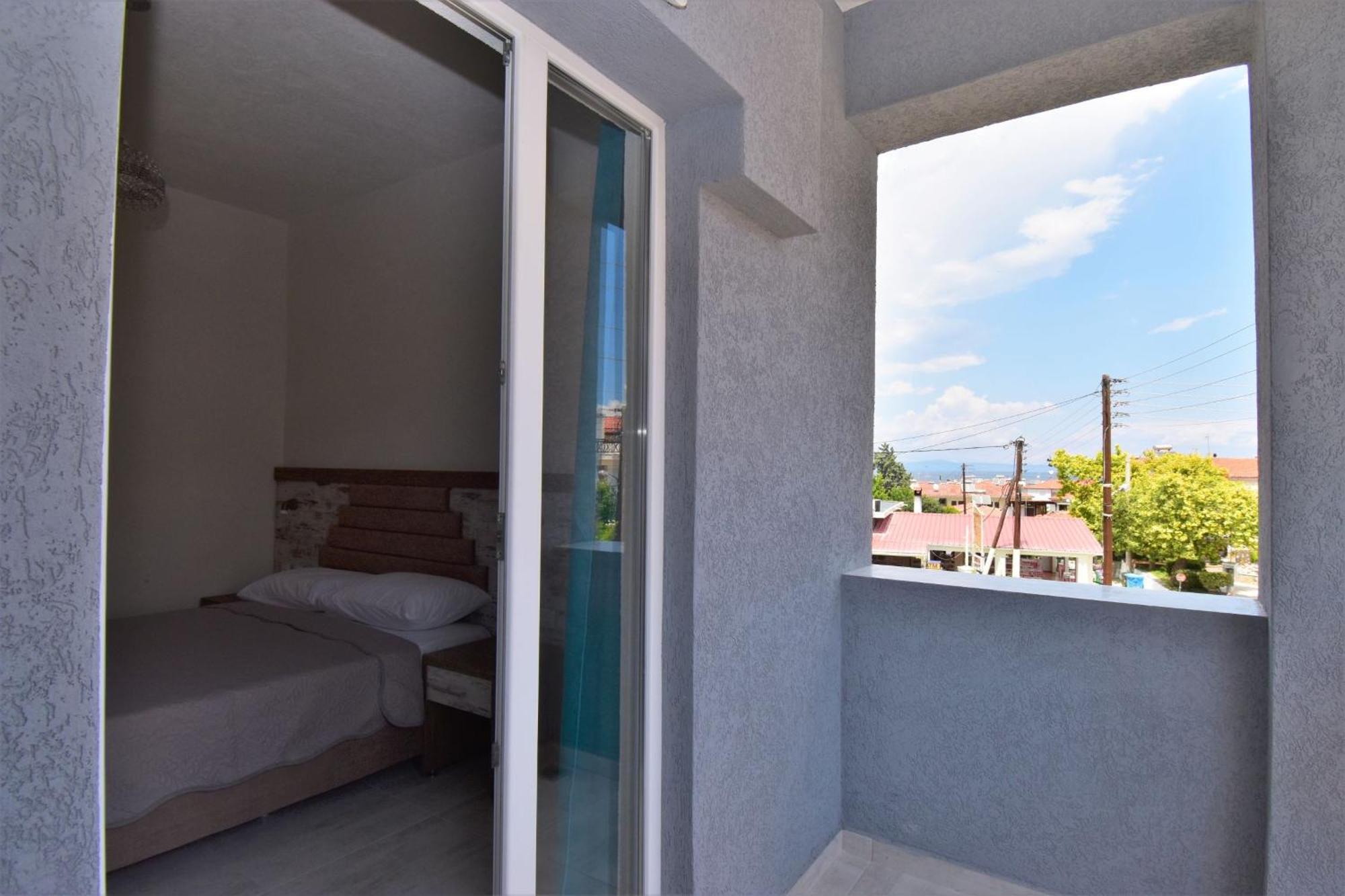 Apartments Miki Полихроно Екстериор снимка