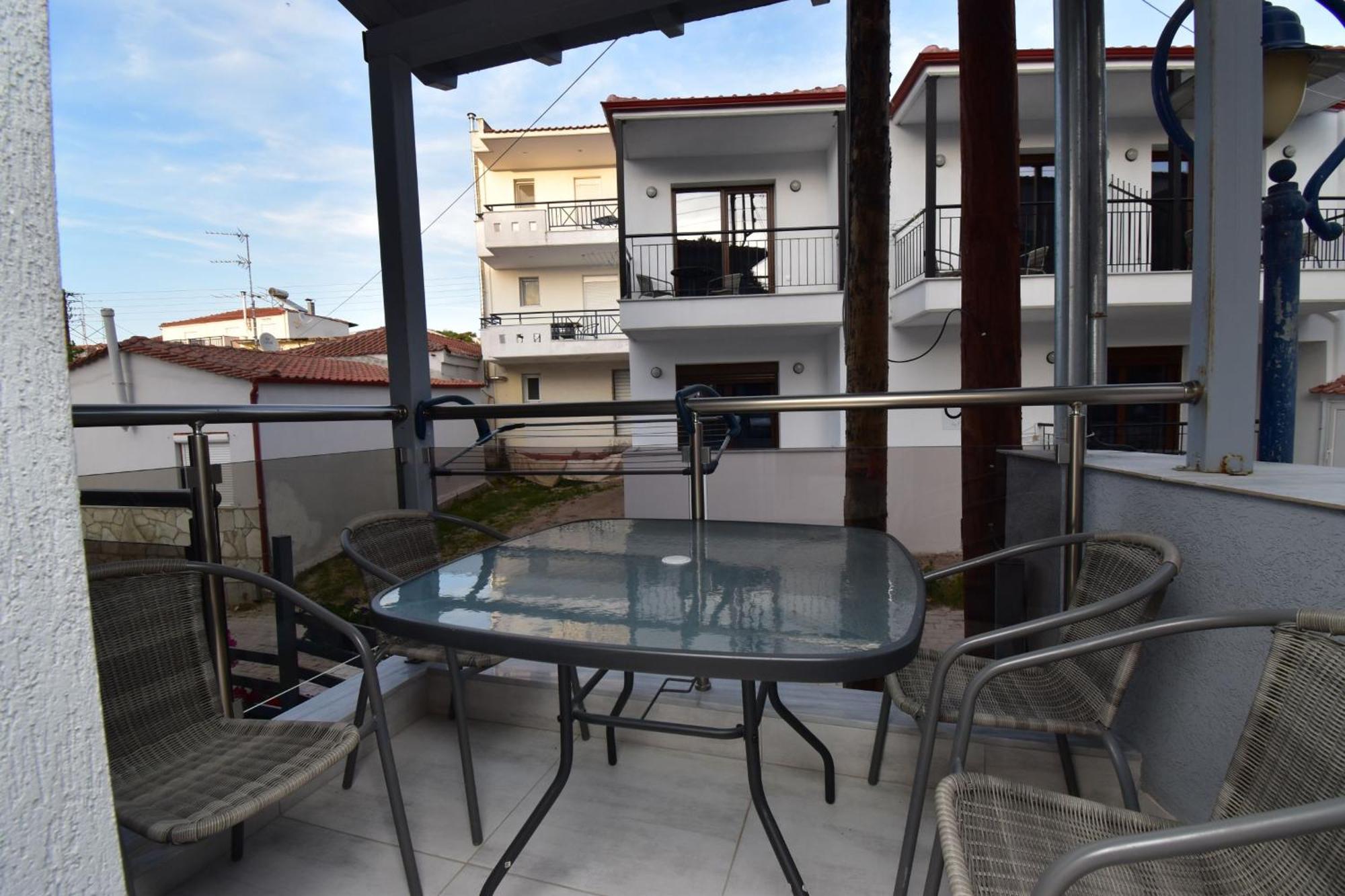 Apartments Miki Полихроно Екстериор снимка