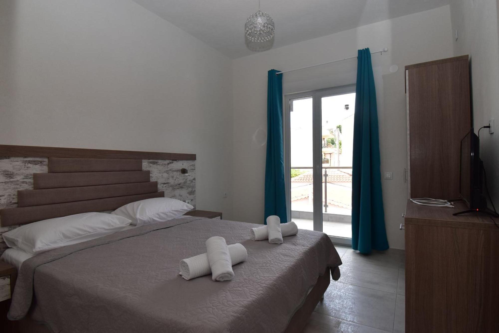 Apartments Miki Полихроно Екстериор снимка