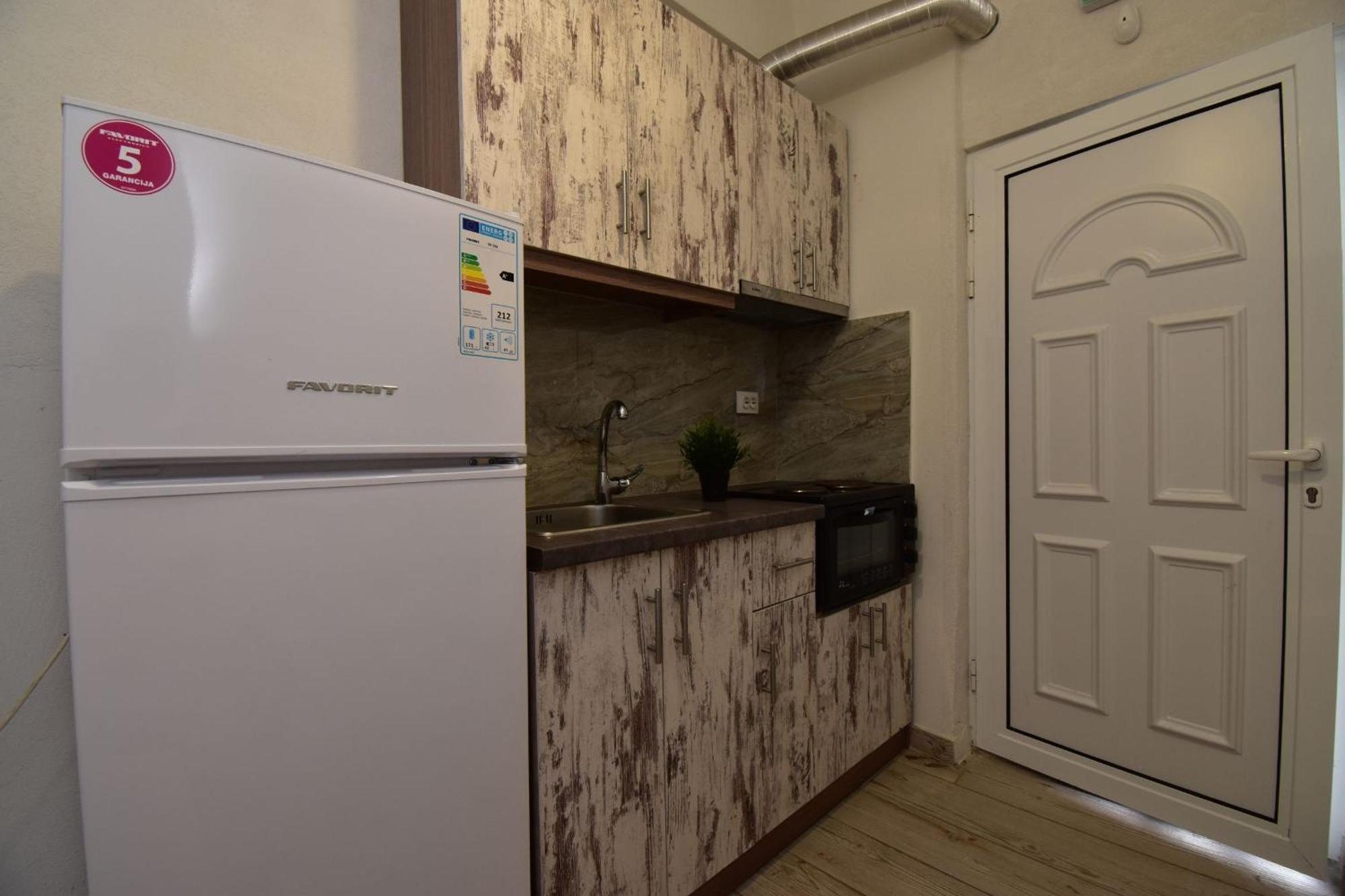 Apartments Miki Полихроно Екстериор снимка